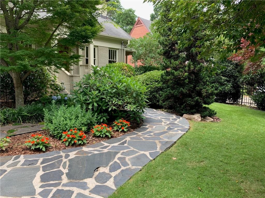 3 bedroom, 2 bathroom, 1,968 sq ft single family residence under contract at 1058 Rosedale Road, Atlanta, GA 30306 — photo 2
