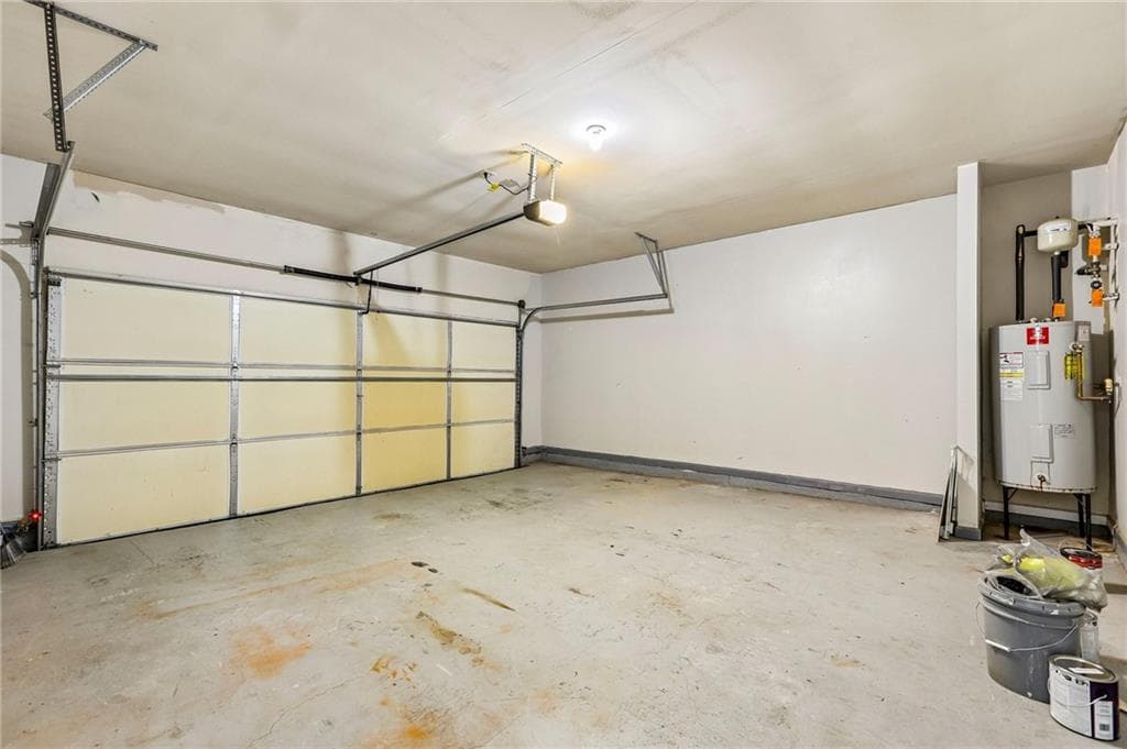 3 bedroom, 3 bathroom, 1,662 sq ft single family residence for sale at 606 Lofty Lane, Atlanta, GA 30331 — photo 3