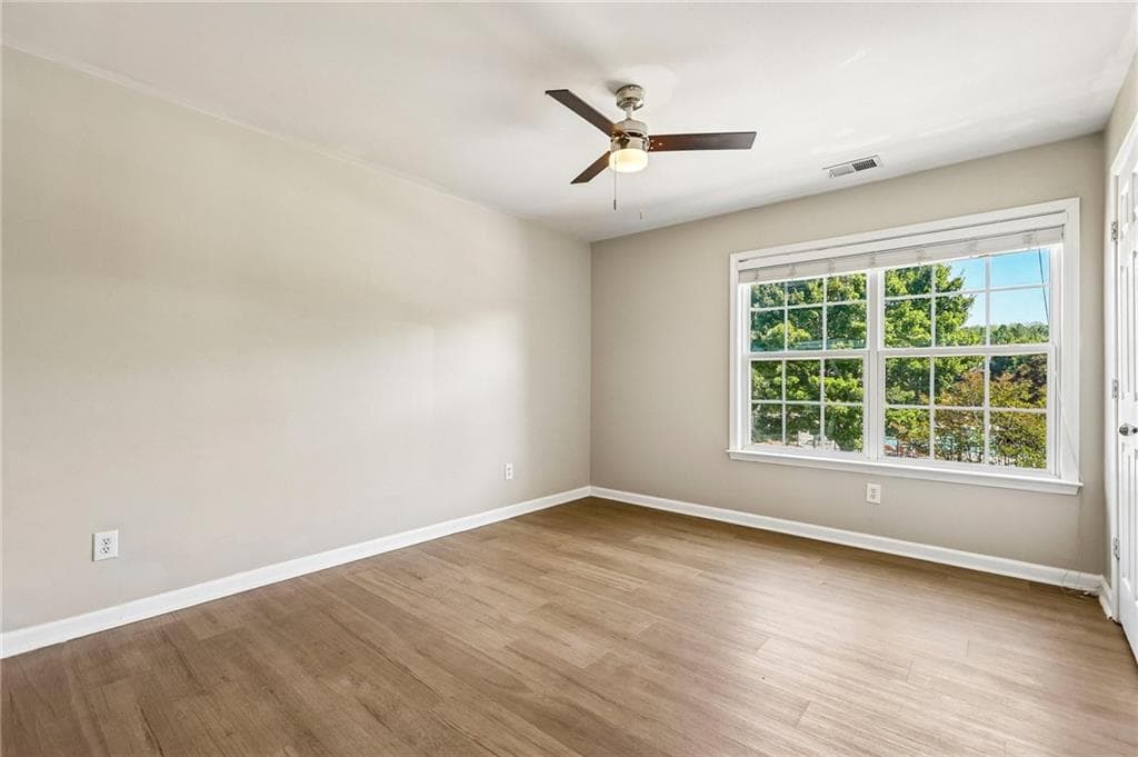3 bedroom, 3 bathroom, 1,662 sq ft single family residence for sale at 606 Lofty Lane, Atlanta, GA 30331 — photo 6
