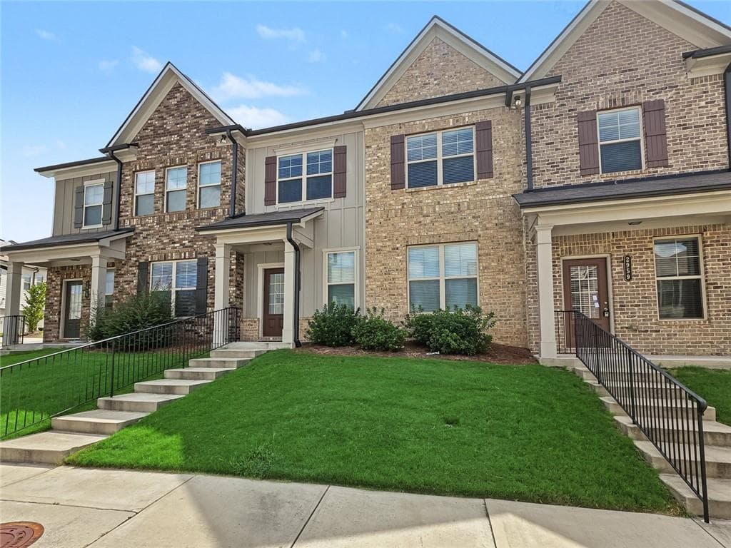 3 bedroom, 3 bathroom, 2,268 sq ft townhouse for sale at 2969 Weyhill Trail, Buford, GA 30519 — photo 1 of 32