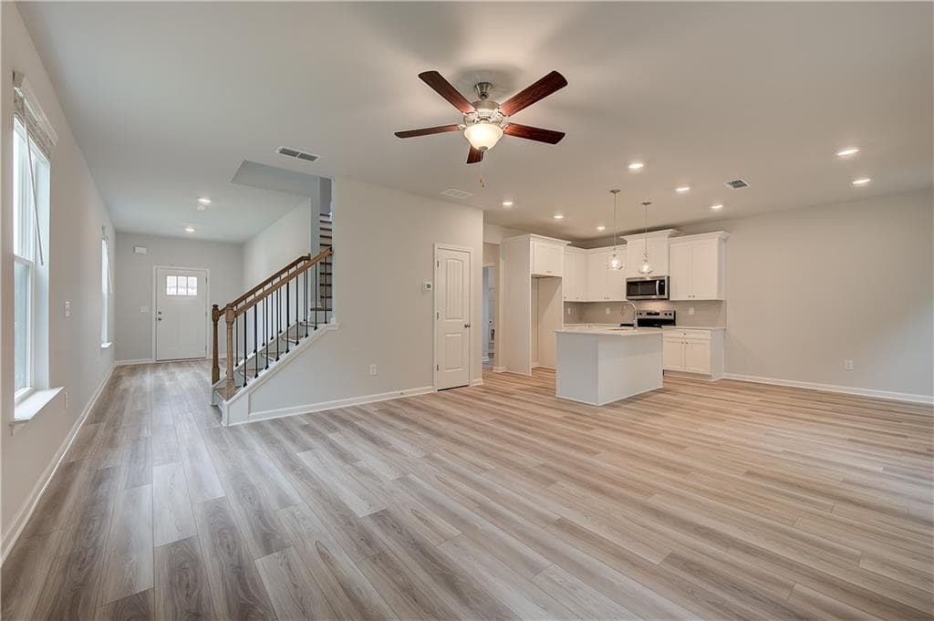 4 bedroom, 3 bathroom, 2,102 sq ft single family residence for sale at 330 Bedford Trace, Conyers, GA 30094 — photo 5