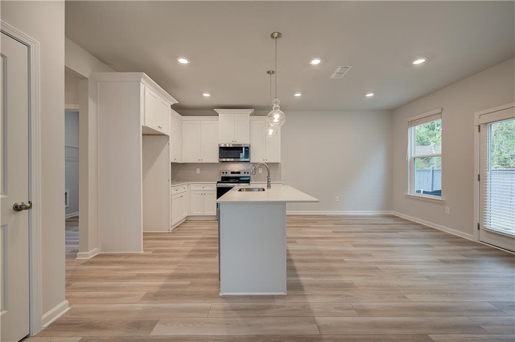 4 bedroom, 3 bathroom, 2,102 sq ft single family residence for sale at 330 Bedford Trace, Conyers, GA 30094 — photo 7
