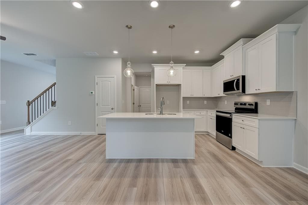 4 bedroom, 3 bathroom, 2,102 sq ft single family residence for sale at 330 Bedford Trace, Conyers, GA 30094 — photo 10