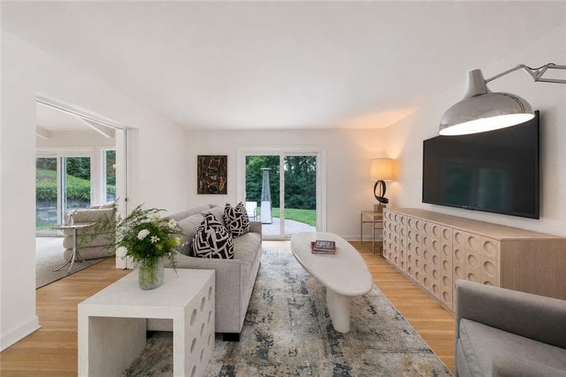 4 bedroom, 3 bathroom, 3,162 sq ft single family residence for sale at 4037 Conway Valley Road, Atlanta, GA 30327 — photo 9