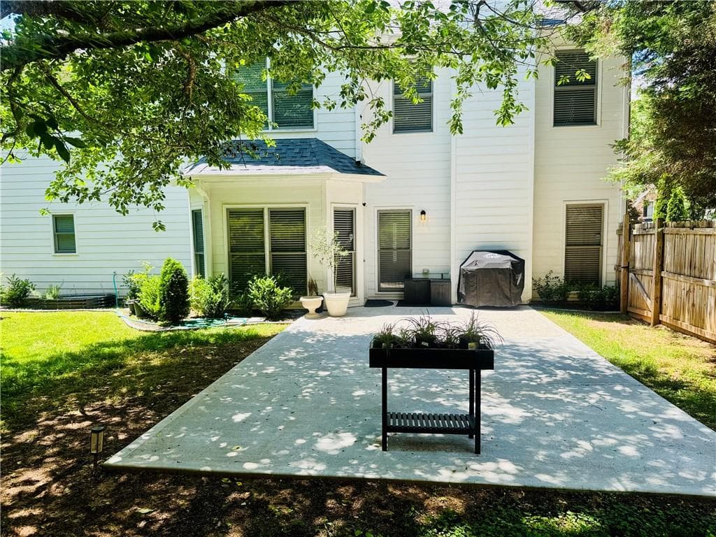 4 bedroom, 3 bathroom, 2,607 sq ft single family residence for sale at 2887 Montview Drive, Marietta, GA 30060 — photo 2