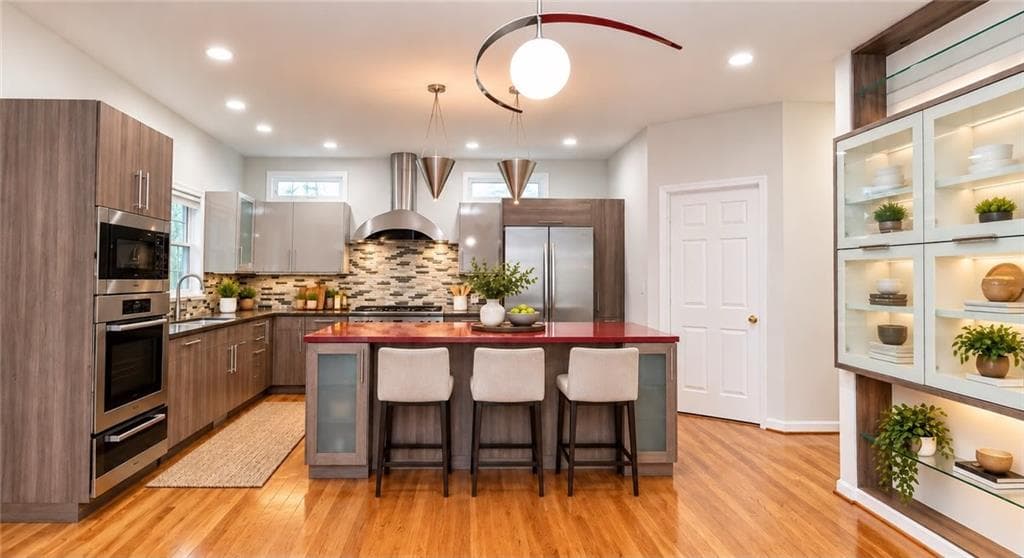 7 bedroom, 4 bathroom, 4,900 sq ft single family residence for sale at 275 Gladeside Path, Johns Creek, GA 30024 — photo 8