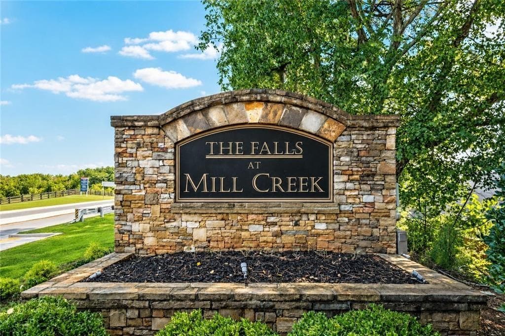 3 bedroom, 2 bathroom, 1,902 sq ft single family residence for sale at 904 Mill Creek Avenue, Canton, GA 30115 — photo 5