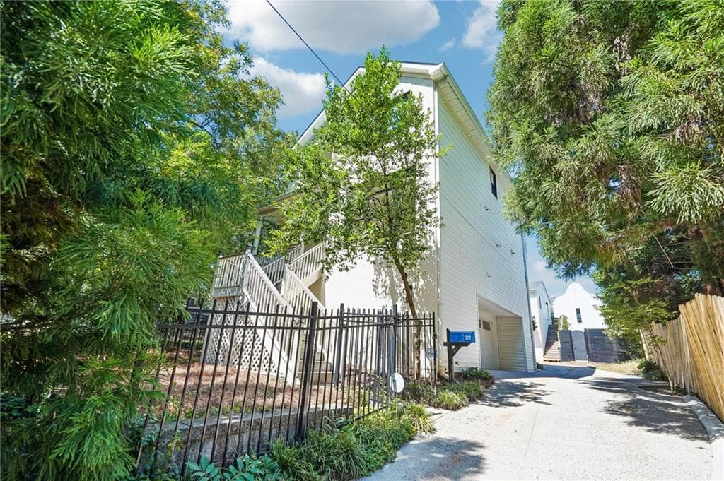 3 bedroom, 3 bathroom, 2,220 sq ft single family residence for sale at 322 8th Street, Atlanta, GA 30309 — photo 4