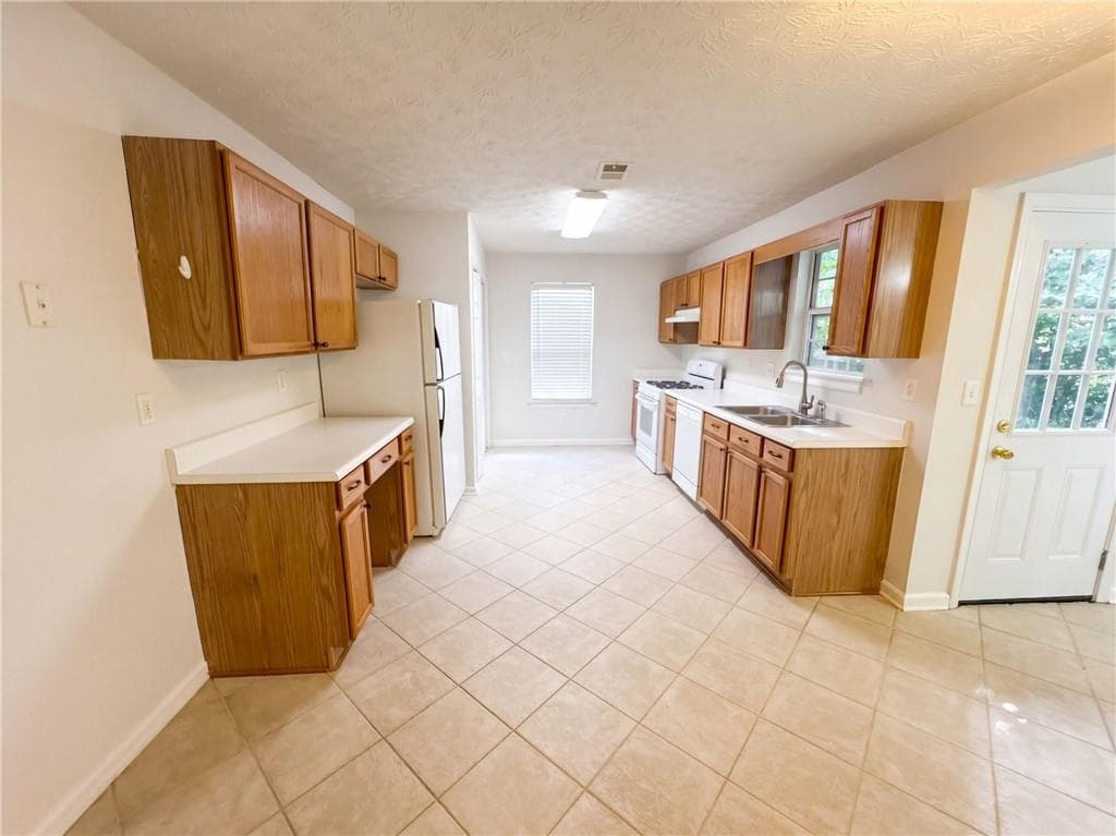 4 bedroom, 3 bathroom, 1,909 sq ft single family residence for sale at 2492 Halcyon Way, Lawrenceville, GA 30044 — photo 2