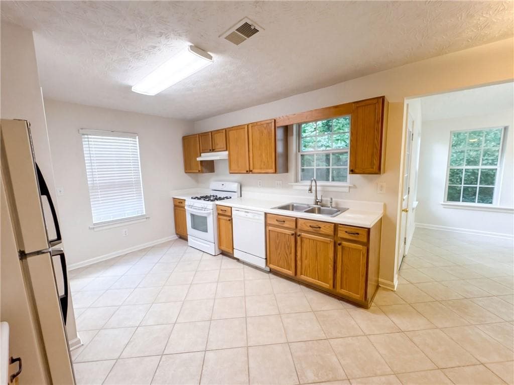 4 bedroom, 3 bathroom, 1,909 sq ft single family residence for sale at 2492 Halcyon Way, Lawrenceville, GA 30044 — photo 6