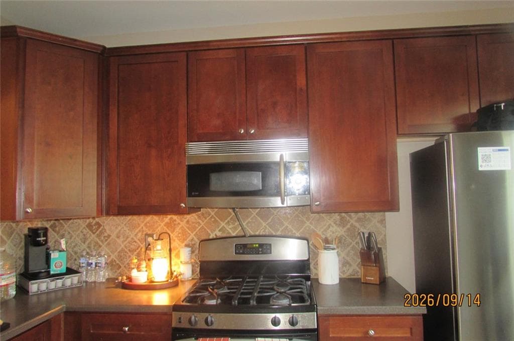 3 bedroom, 4 bathroom, 2,394 sq ft townhouse for sale at 1870 Appaloosa Mill Court, Buford, GA 30519 — photo 2