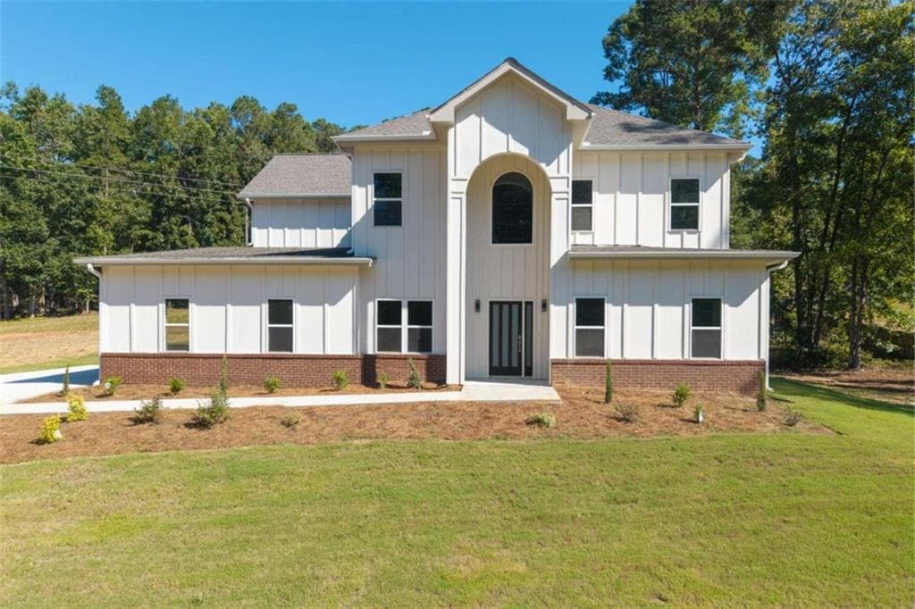 6 bedroom, 4 bathroom, 3,500 sq ft single family residence for sale at 3520 Millers Pond Way, Snellville, GA 30039