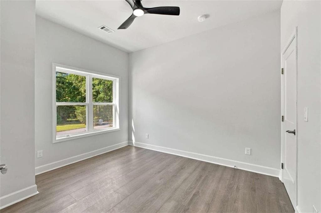 6 bedroom, 4 bathroom, 3,500 sq ft single family residence for sale at 3520 Millers Pond Way, Snellville, GA 30039 — photo 7