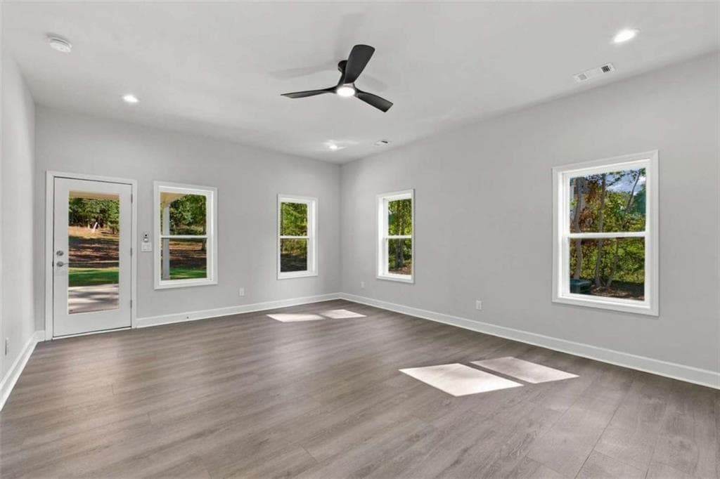 6 bedroom, 4 bathroom, 3,500 sq ft single family residence for sale at 3520 Millers Pond Way, Snellville, GA 30039 — photo 10