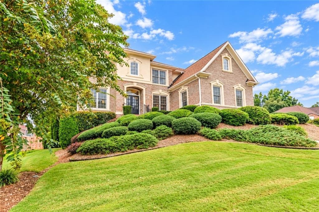 5 bedroom, 4 bathroom, 3,293 sq ft single family residence for sale at 2690 Ivy Brook Lane, Buford, GA 30519 — photo 2