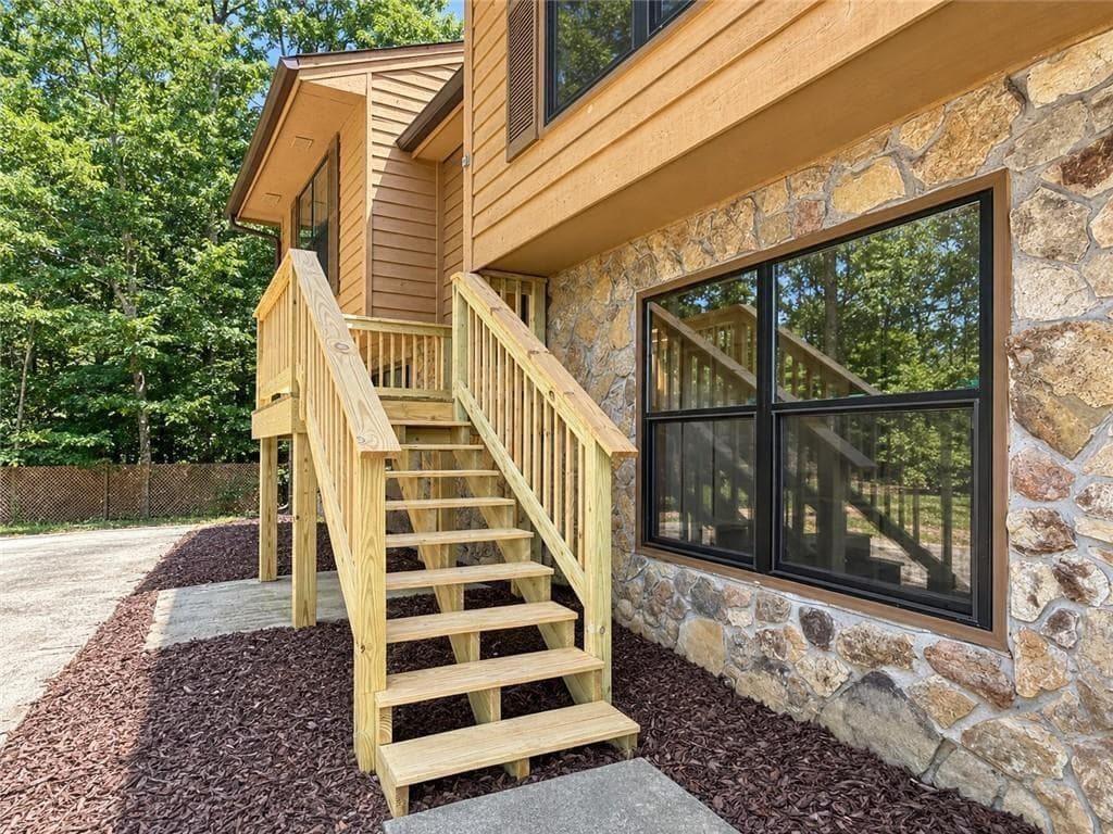 4 bedroom, 3 bathroom, 2,562 sq ft single family residence under contract at 3893 Nowlin Road, Kennesaw, GA 30144 — photo 3
