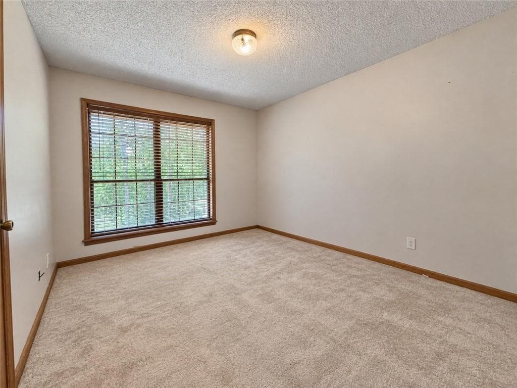 4 bedroom, 3 bathroom, 2,562 sq ft single family residence under contract at 3893 Nowlin Road, Kennesaw, GA 30144 — photo 8