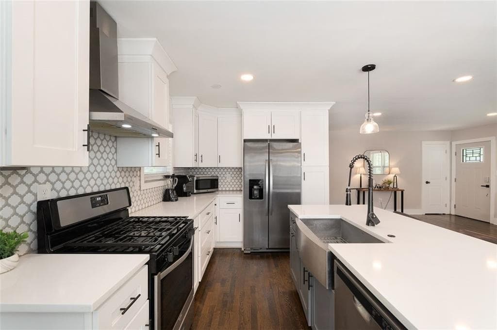 3 bedroom, 2 bathroom, 1,300 sq ft single family residence for sale at 2266 Carver Drive, Atlanta, GA 30314 — photo 2
