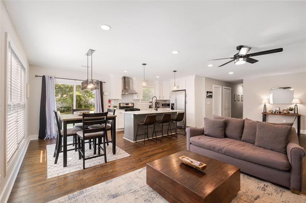 3 bedroom, 2 bathroom, 1,300 sq ft single family residence for sale at 2266 Carver Drive, Atlanta, GA 30314 — photo 3