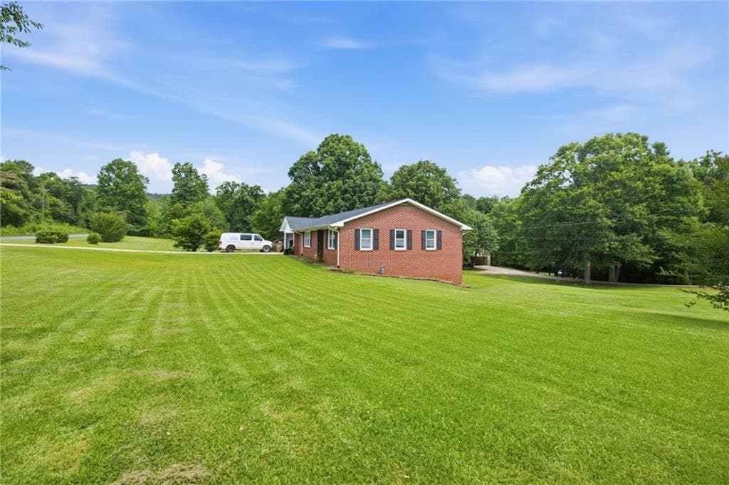 3 bedroom, 2 bathroom, 1,581 sq ft single family residence under contract at 1480 Jackson Drive, Cumming, GA 30040 — photo 4