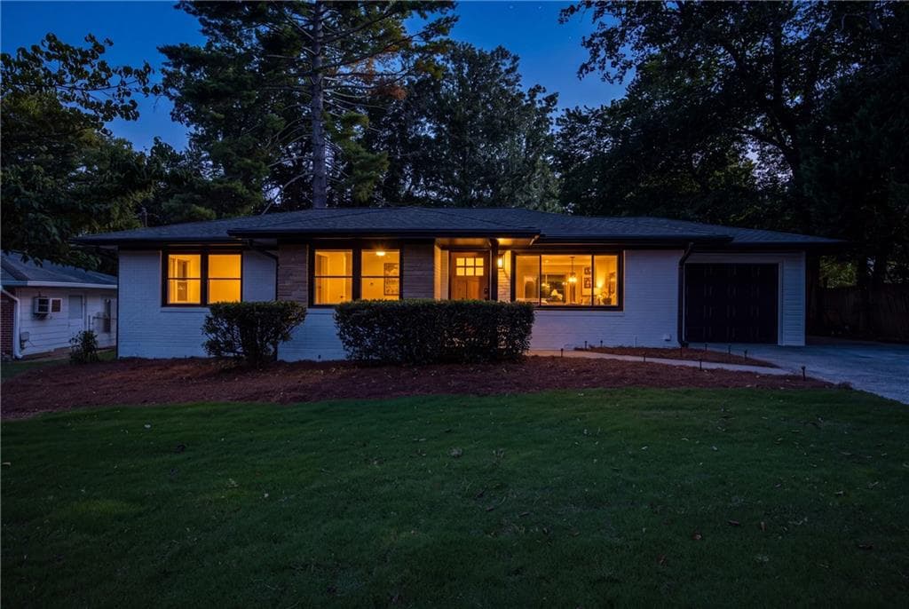 3 bedroom, 2 bathroom, 1,268 sq ft single family residence under contract at 2904 Belaire Circle, Atlanta, GA 30340 — photo 2