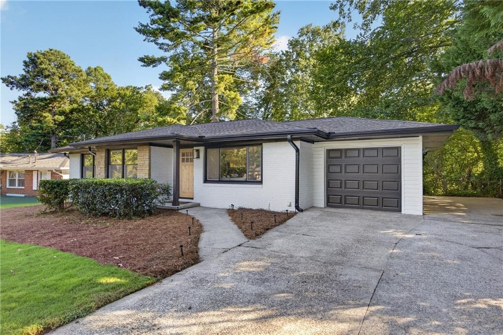 3 bedroom, 2 bathroom, 1,268 sq ft single family residence under contract at 2904 Belaire Circle, Atlanta, GA 30340 — photo 3
