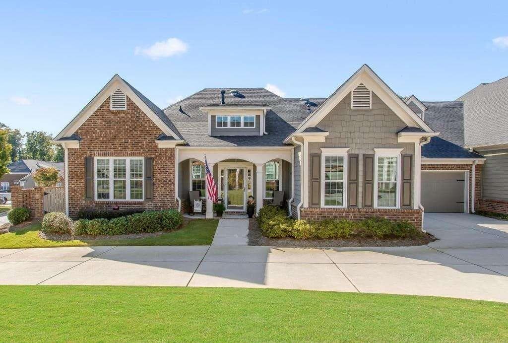 2 bedroom, 2 bathroom, 1,742 sq ft condominium for sale at 1812 Manor View Circle 10, Acworth, GA 30101