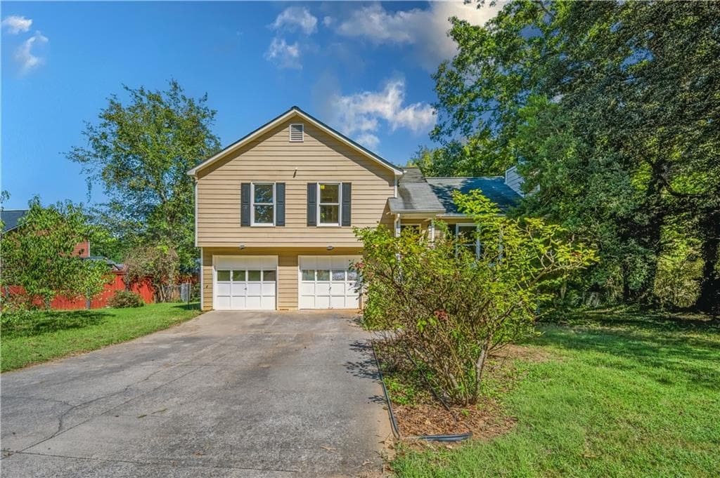 3 bedroom, 2 bathroom, 1,104 sq ft single family residence for sale at 4234 Apache Drive, Acworth, GA 30102 — photo 2