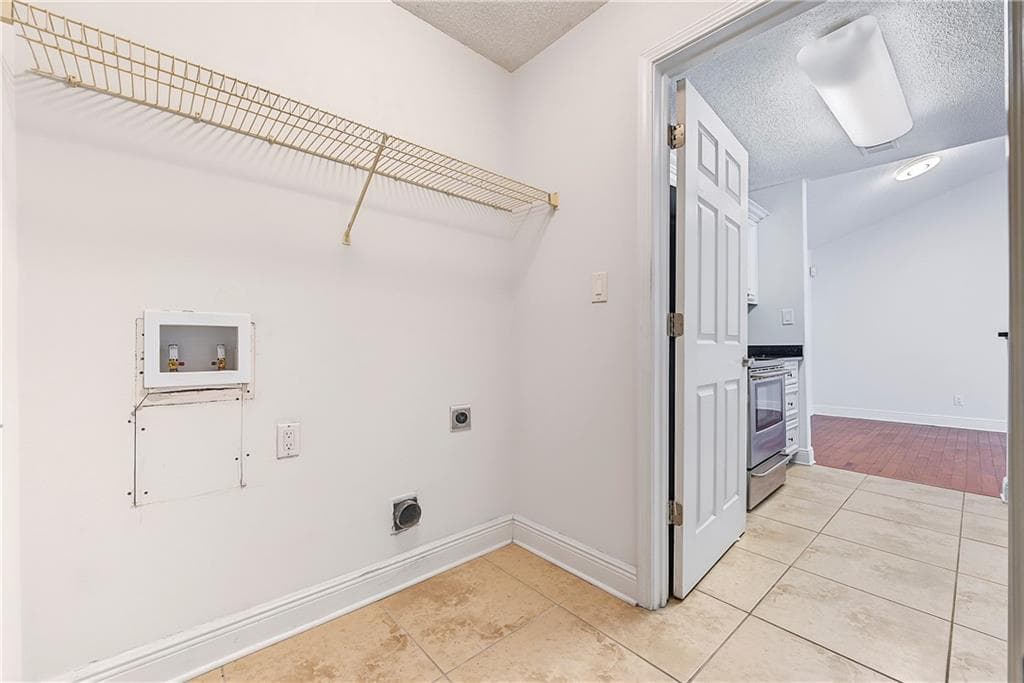 3 bedroom, 2 bathroom, 1,260 sq ft condominium for sale at 6301 Santa Fe Parkway, Sandy Springs, GA 30350 — photo 8