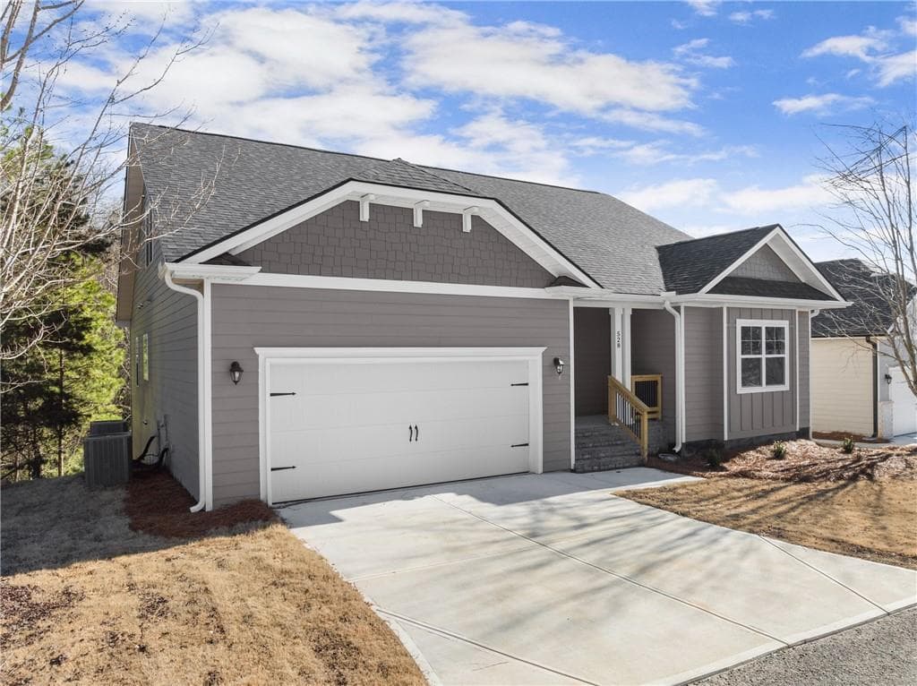 5 bedroom, 4 bathroom, 3,900 sq ft single family residence for sale at 105 Goodness Court, Commerce, GA 30530 — photo 4