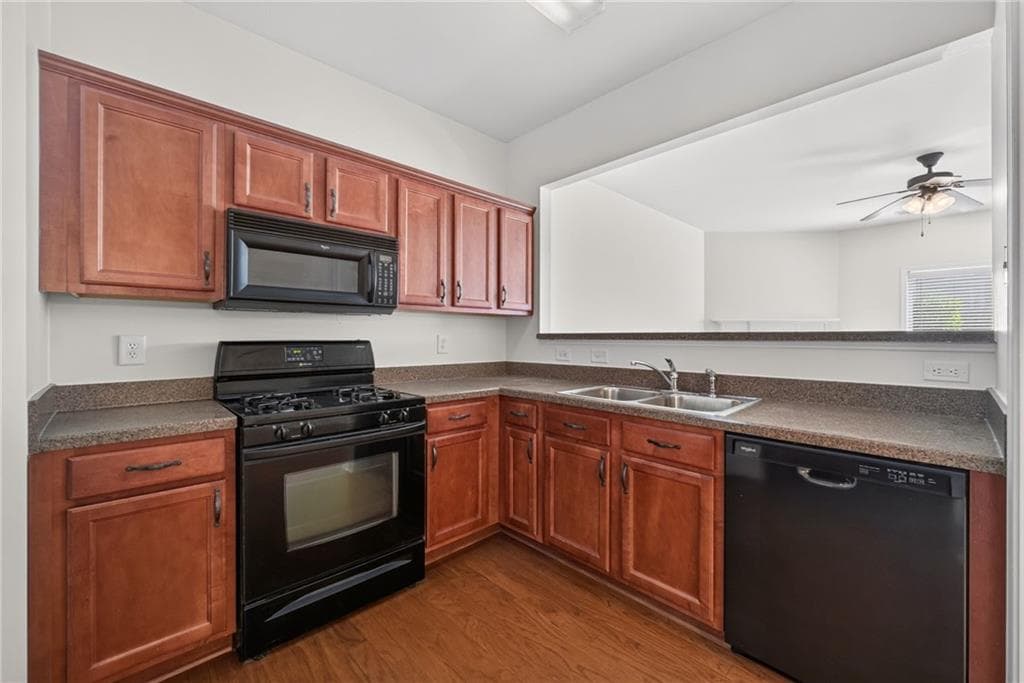 2 bedroom, 3 bathroom, 1,696 sq ft townhouse for sale at 1951 Durwood Lane, Duluth, GA 30096 — photo 4