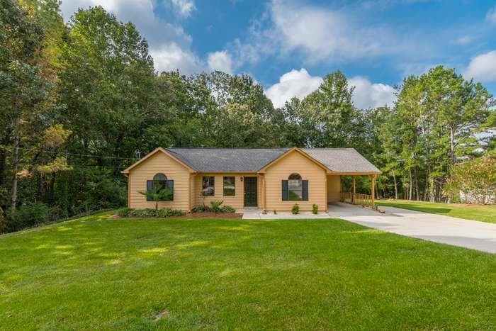3 bedroom, 2 bathroom, 1,207 sq ft single family residence for rent at 4174 Warren Road, Flowery Branch, GA 30542 for $1,825 a month
