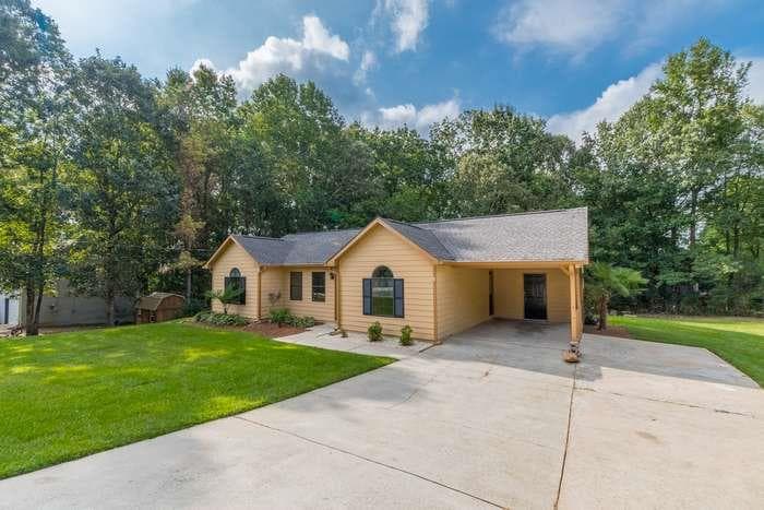 3 bedroom, 2 bathroom, 1,207 sq ft single family residence for rent at 4174 Warren Road, Flowery Branch, GA 30542 for $1,825 a month — photo 2