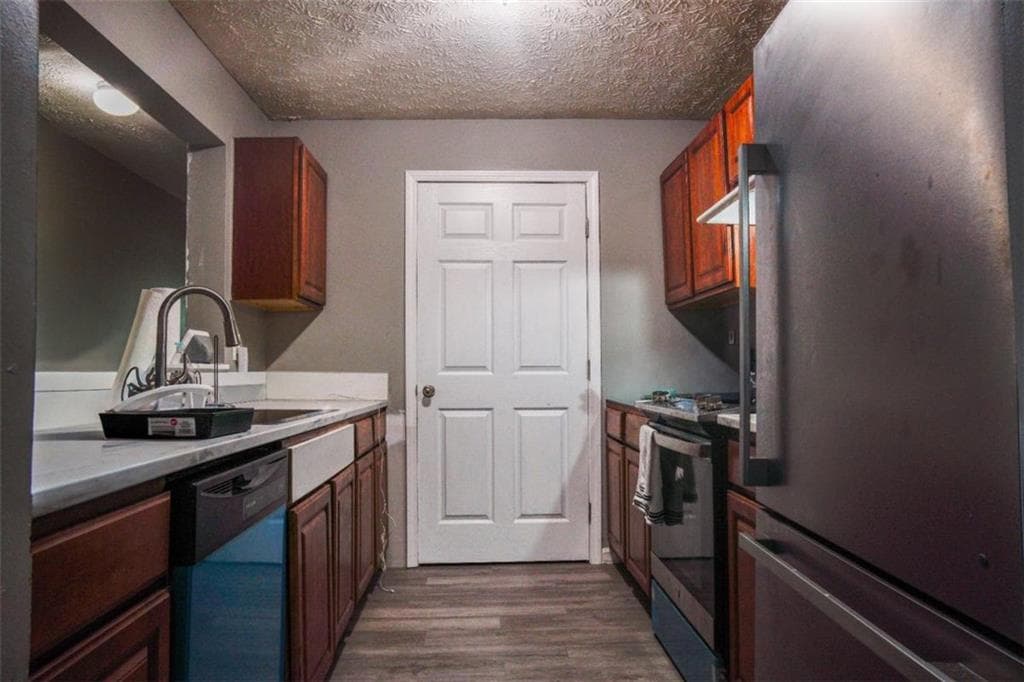 3 bedroom, 2 bathroom, 1,292 sq ft condominium for sale at 4201 Waldrop Place, Decatur, GA 30034 — photo 2