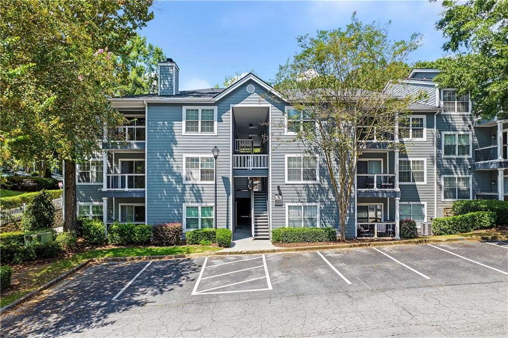 2 bedroom, 2 bathroom, 1,083 sq ft condominium for sale at 3201 Santa Fe Parkway, Sandy Springs, GA 30350 — photo 1 of 37