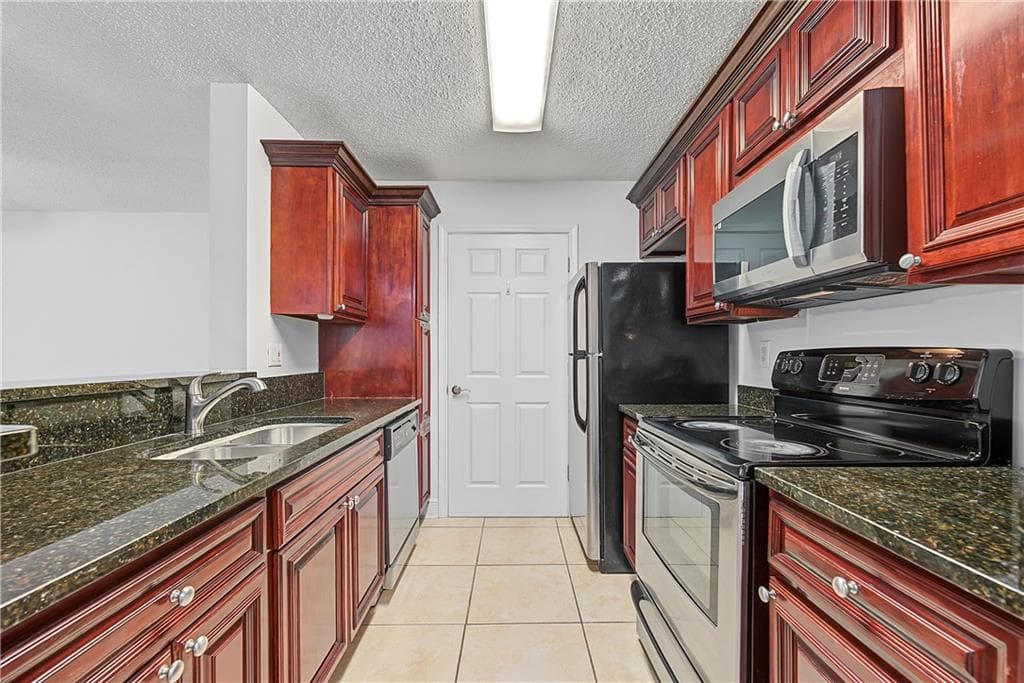 2 bedroom, 2 bathroom, 1,083 sq ft condominium for sale at 3201 Santa Fe Parkway, Sandy Springs, GA 30350 — photo 5