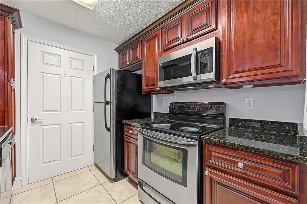 2 bedroom, 2 bathroom, 1,083 sq ft condominium for sale at 3201 Santa Fe Parkway, Sandy Springs, GA 30350 — photo 6