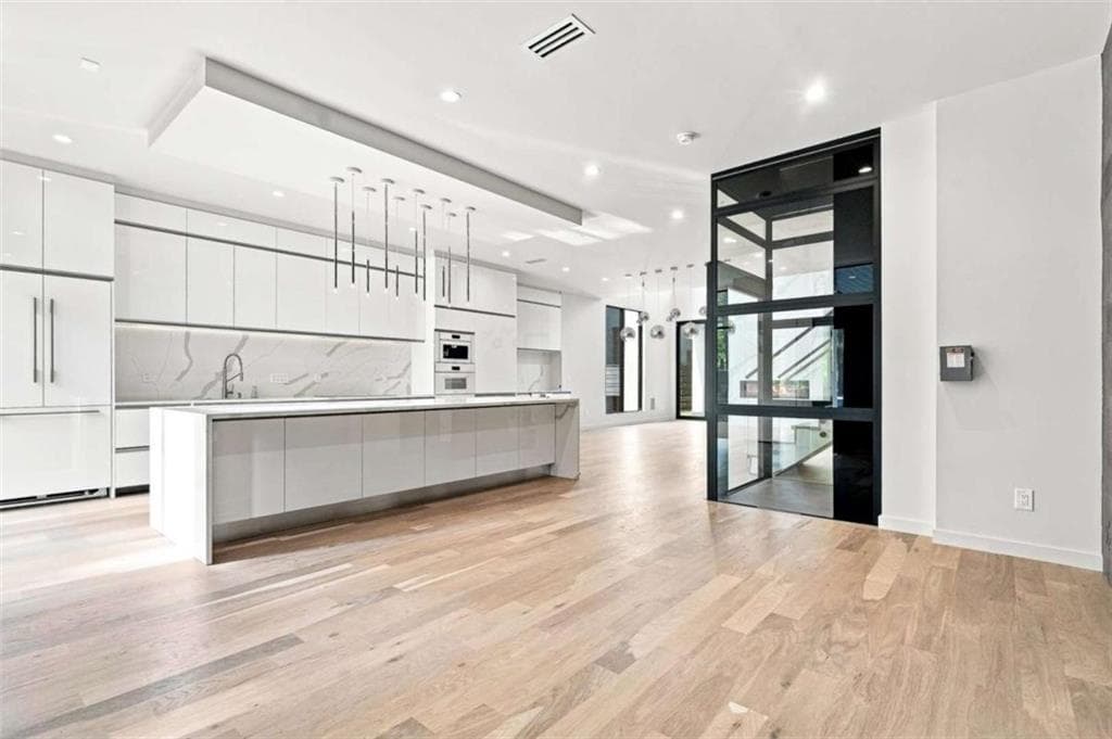 6 bedroom, 5 bathroom, 3,811 sq ft single family residence for sale at 1230 Fowler Street, Atlanta, GA 30318 — photo 4
