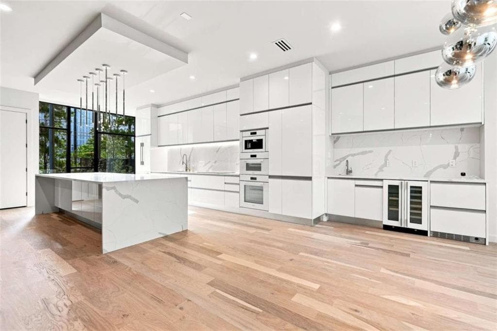 6 bedroom, 5 bathroom, 3,811 sq ft single family residence for sale at 1230 Fowler Street, Atlanta, GA 30318 — photo 10