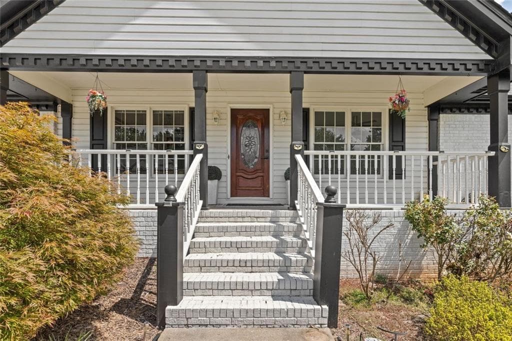 4 bedroom, 3 bathroom, 2,794 sq ft single family residence under contract at 850 Rose Crest Drive, Lawrenceville, GA 30044 — photo 2