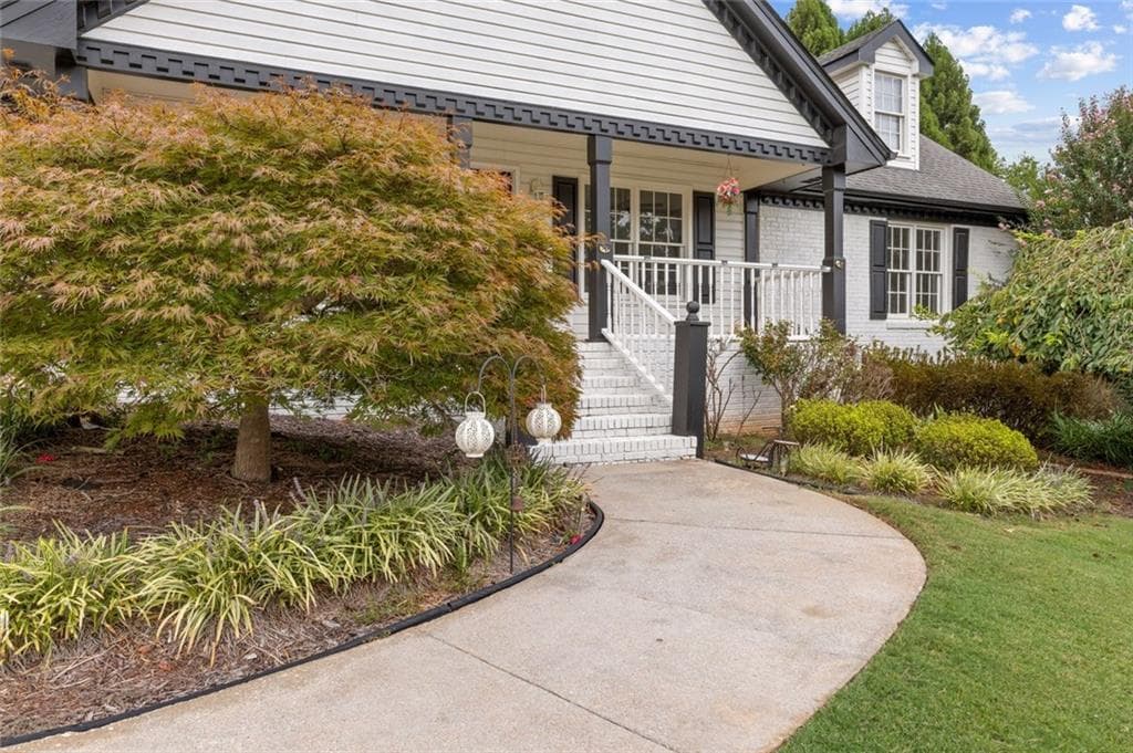 4 bedroom, 3 bathroom, 2,794 sq ft single family residence under contract at 850 Rose Crest Drive, Lawrenceville, GA 30044 — photo 3