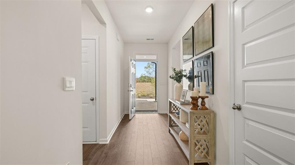 4 bedroom, 3 bathroom, 2,250 sq ft single family residence for sale at 200 Melrose Court Court, Jefferson, GA 30549 — photo 3