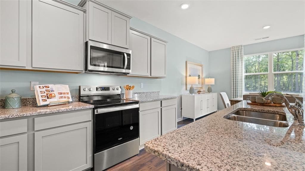 4 bedroom, 3 bathroom, 2,250 sq ft single family residence for sale at 200 Melrose Court Court, Jefferson, GA 30549 — photo 7