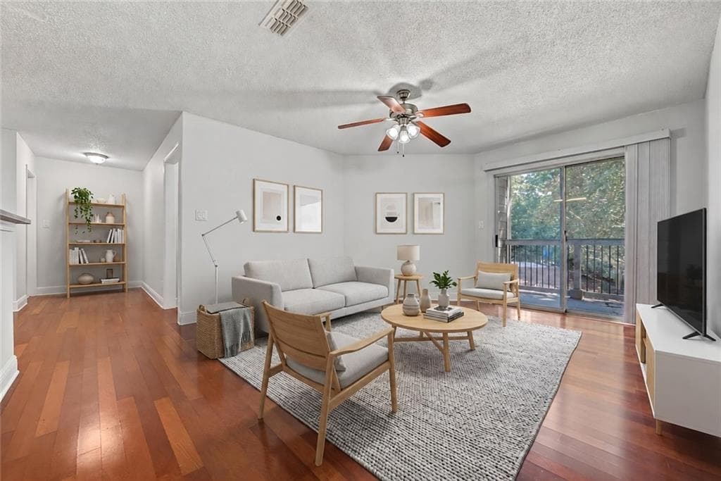 2 bedroom, 2 bathroom, 1,083 sq ft condominium for sale at 3201 Santa Fe Parkway, Sandy Springs, GA 30350 — photo 2