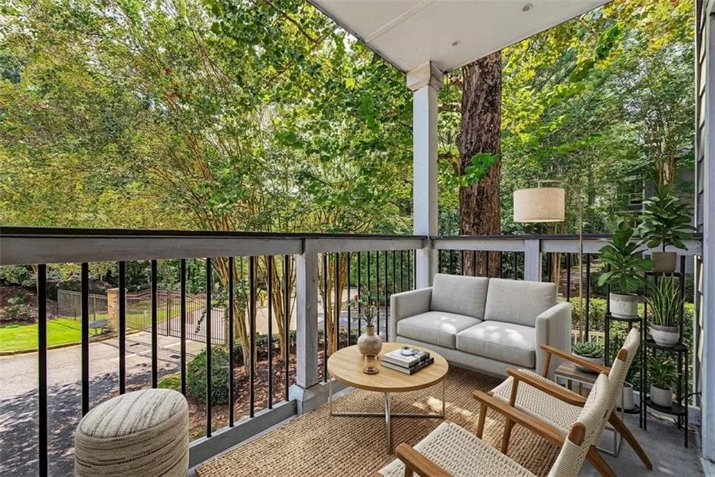 2 bedroom, 2 bathroom, 1,083 sq ft condominium for sale at 3201 Santa Fe Parkway, Sandy Springs, GA 30350 — photo 3