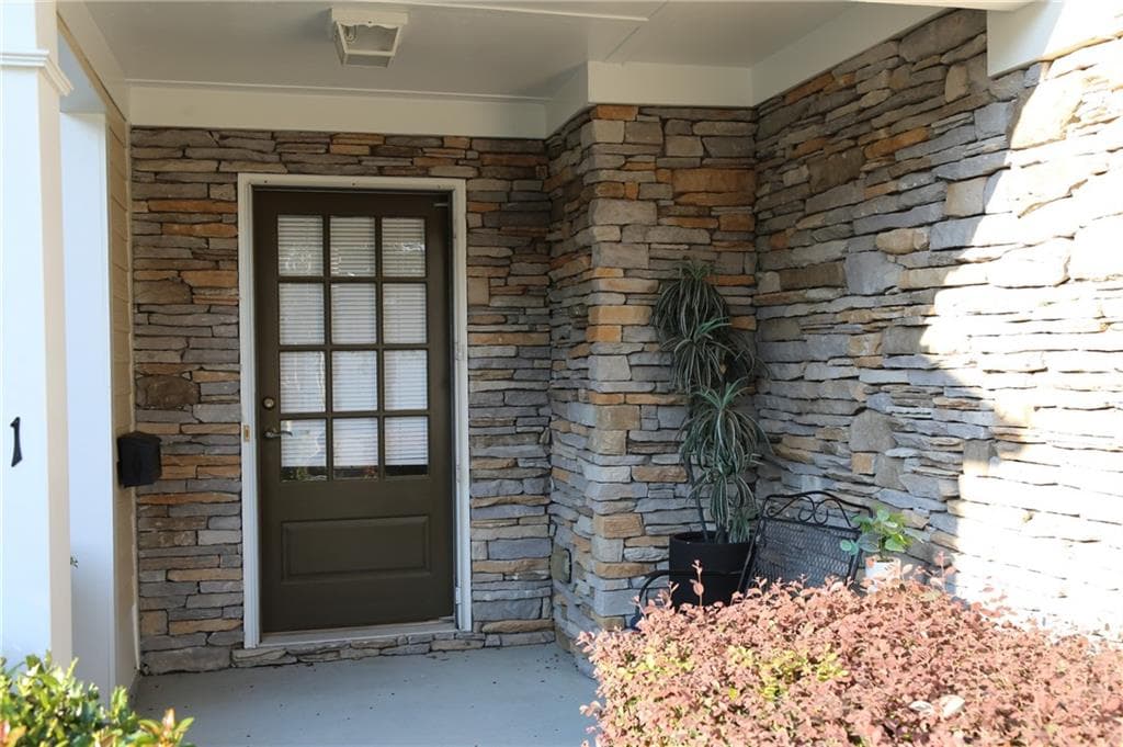 2 bedroom, 2 bathroom, 1,574 sq ft single family residence for sale at 231 Abercorn Way, Woodstock, GA 30188 — photo 2