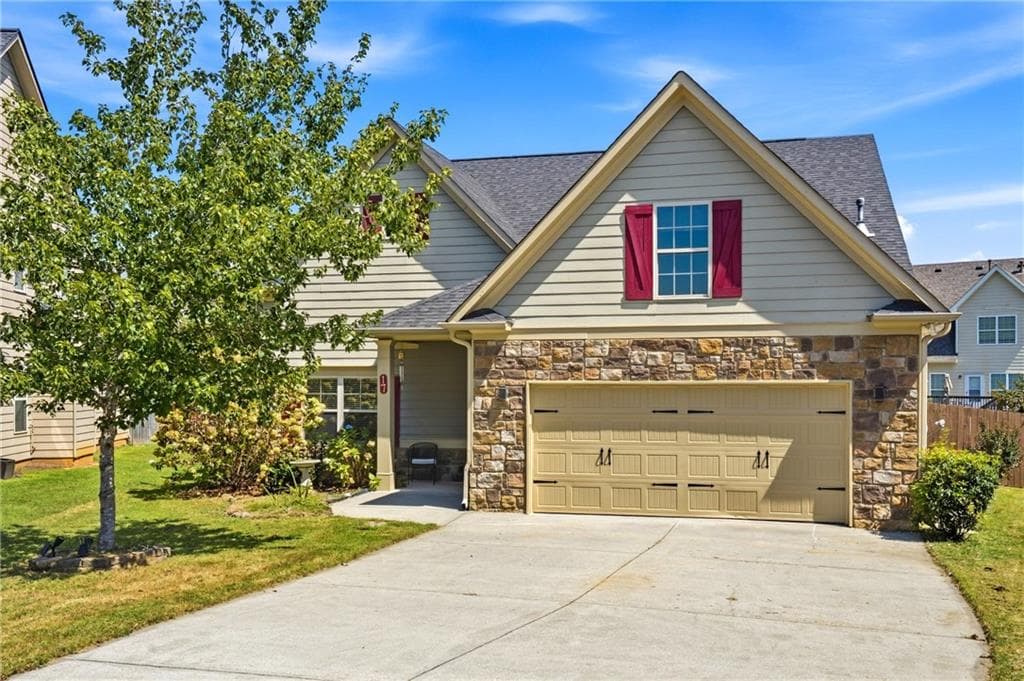 4 bedroom, 3 bathroom, 2,613 sq ft single family residence for sale at 17 Balsam Drive, Cartersville, GA 30121 — photo 4