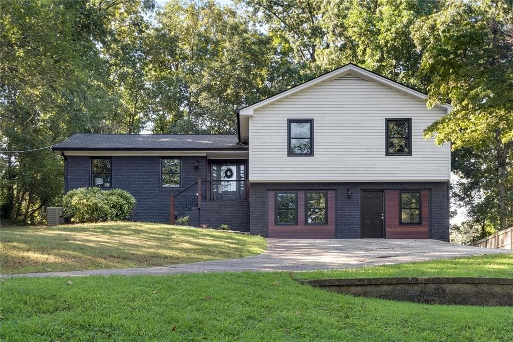 5 bedroom, 3 bathroom, 2,474 sq ft single family residence for sale at 706 Ketchem Drive, Marietta, GA 30066