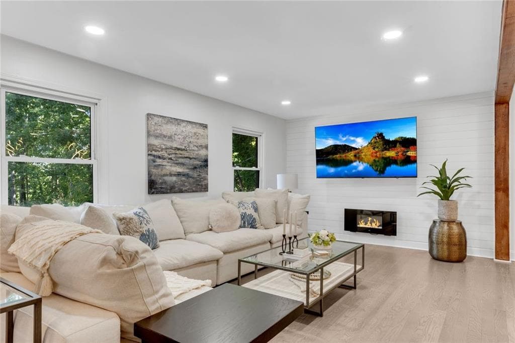 5 bedroom, 3 bathroom, 2,474 sq ft single family residence for sale at 706 Ketchem Drive, Marietta, GA 30066 — photo 7