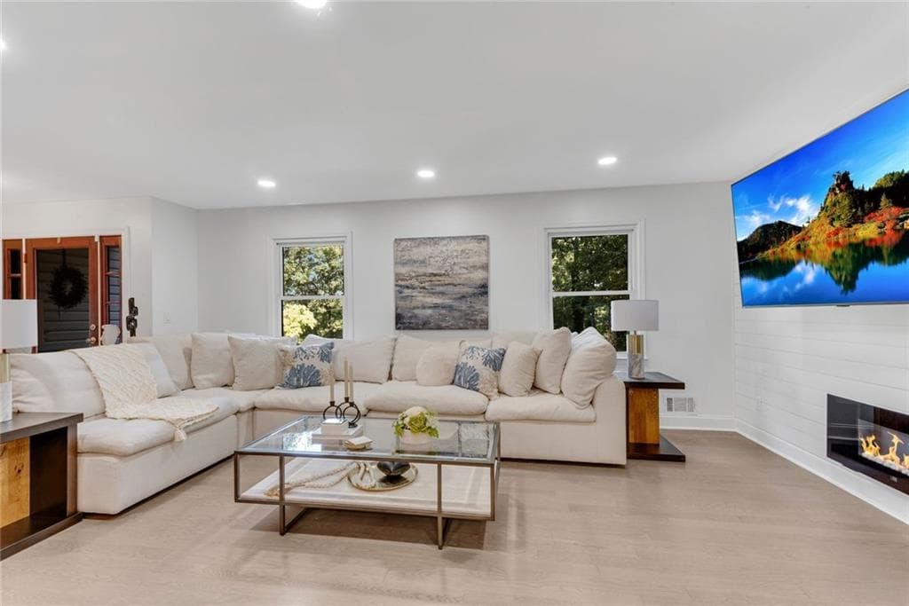 5 bedroom, 3 bathroom, 2,474 sq ft single family residence for sale at 706 Ketchem Drive, Marietta, GA 30066 — photo 8